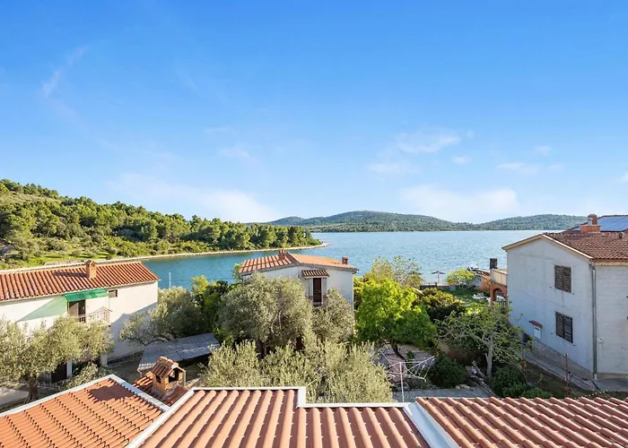 Amazing In With Wifi Apartamento Pirovac