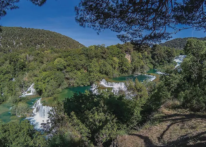 Apartamento Amazing In With Wifi Pirovac