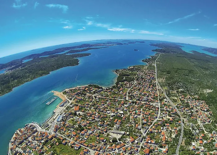 Apartamento Amazing In With Wifi Pirovac